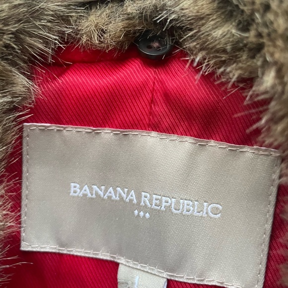 Gorgeous banana republic wool pea coat with faux fur collar - holiday must have - Picture 2 of 6